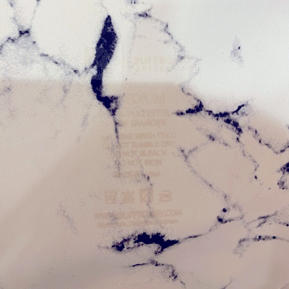 White marble onyx leggings from BuffBunny in Medium - Picture 2 of 5